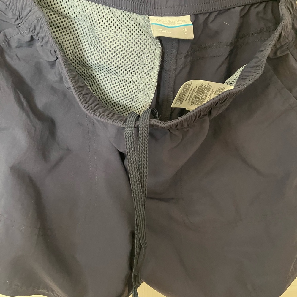 Columbia nylon camp shorts girls Sz XS 4.5” leg - Picture 2 of 9
